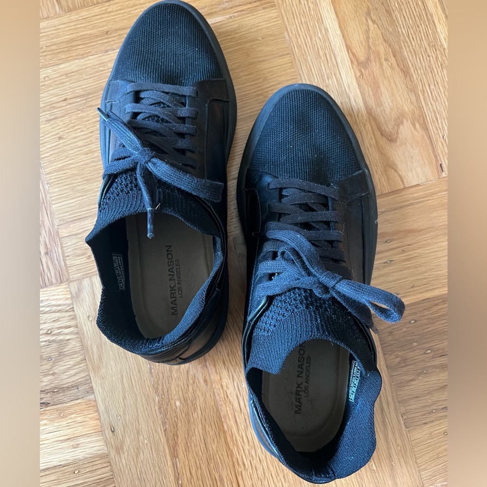 Men’s black sneaker
